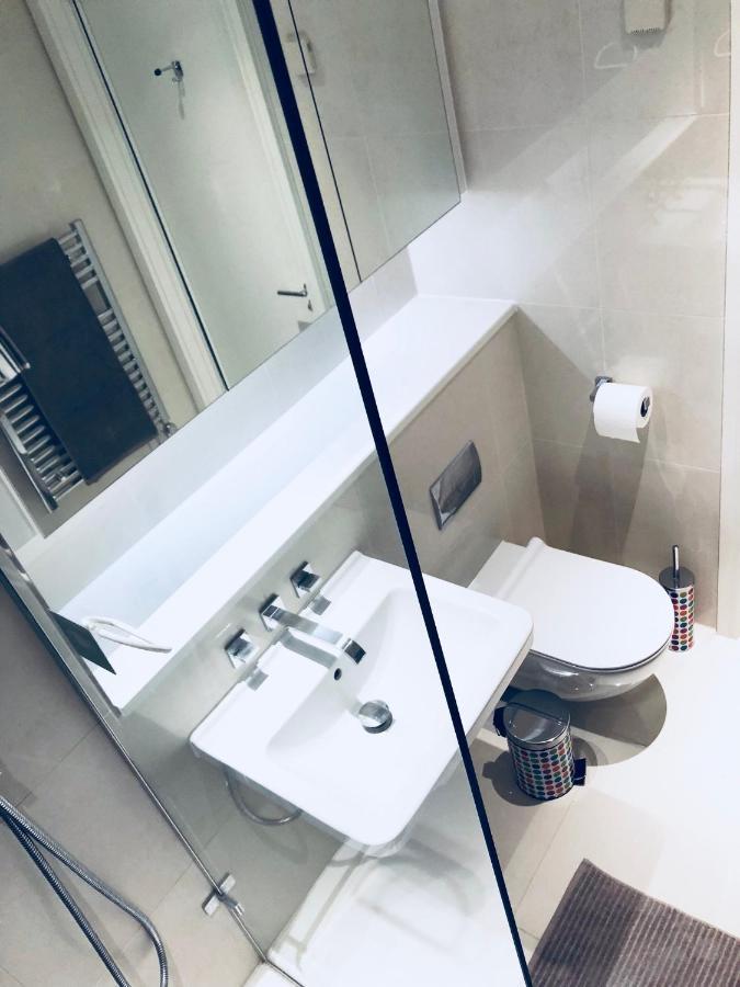 Ultra Modern Room Londra Dış mekan fotoğraf